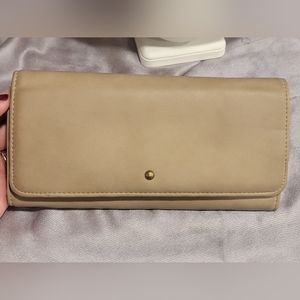 Universal Thread Trifold Wallet